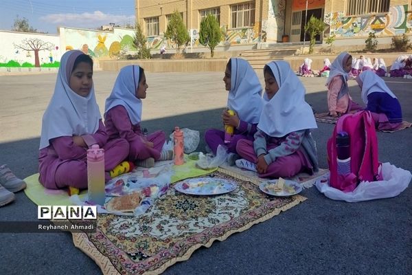 صبحانه سلامت در دبستان بوستان شهرستان بن