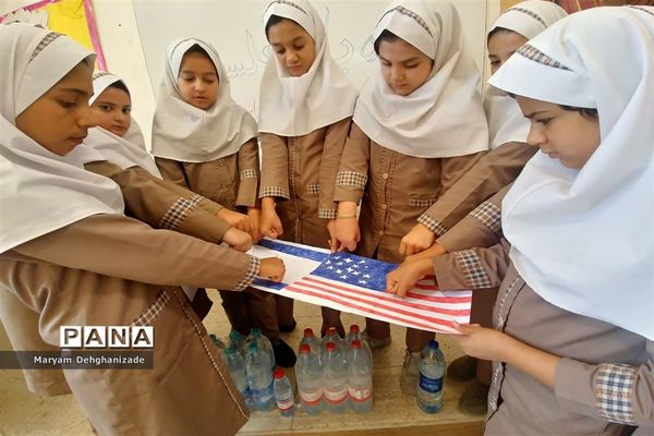 برگزاری مراسم طوفان آب در دبستان شهید حسین زارع زاده شهرستان مهریز