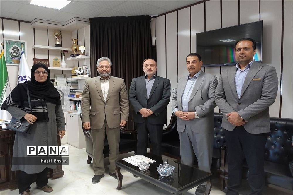 برگزاری جلسه تفاهم‌نامه احداث نمازخانه توسط خیرین فرهنگی در مدارس ناحیه ۷ مشهد