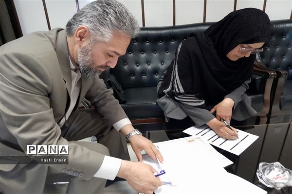 برگزاری جلسه تفاهم‌نامه احداث نمازخانه توسط خیرین فرهنگی در مدارس ناحیه ۷ مشهد