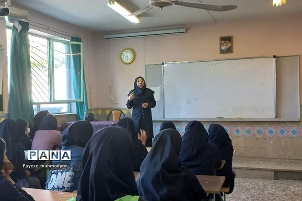 کارگاه‌های اصول سلامت روان در دبیرستان آزاده رودهن