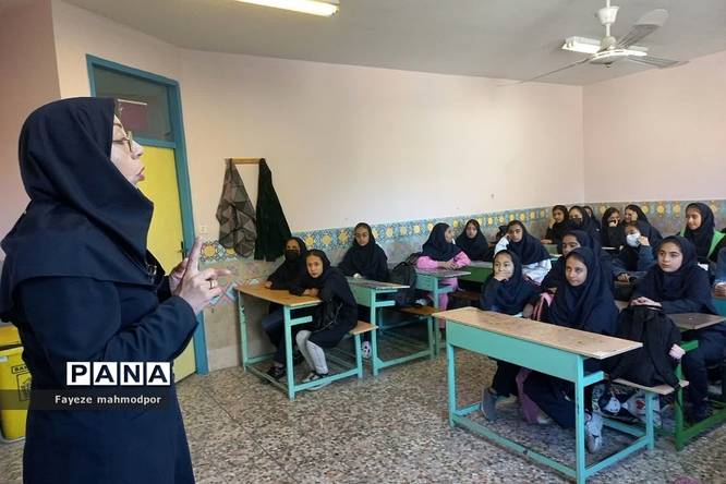 کارگاههای اصول سلامت روان در دبیرستان آزاده رودهن