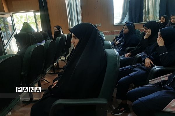 کارگاه تاب‌آوری بر مبنای امید به مناسبت هفته بهداشت و  روان در اداره آموزش پرورش شهر جوادآباد