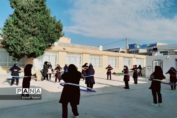 برگزاری جشن هفته بهداشت و روان در دبیرستان دخترانه رفعت