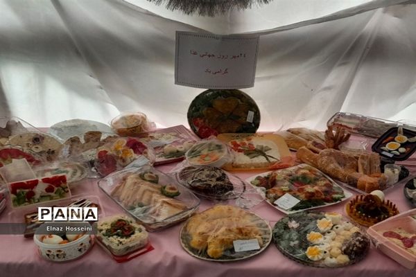 جشنواره صبحانه سالم در روز جهانی غذا در دبیرستان پژمان بختیاری