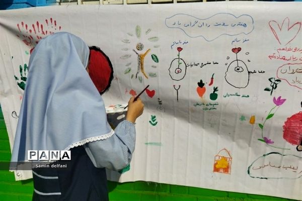 جشن هفته سلامت‌روان در مدرسه ریحانه النبی در شهرستان قرچک