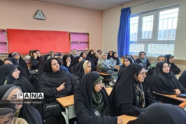 انتخابات انجمن اولیا و مربیان در دبیرستان فاطمه آهنچی منطقه تبادکان