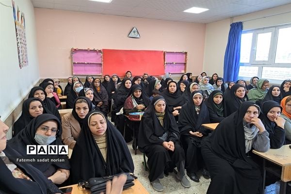 انتخابات انجمن اولیا و مربیان در دبیرستان فاطمه آهنچی منطقه تبادکان
