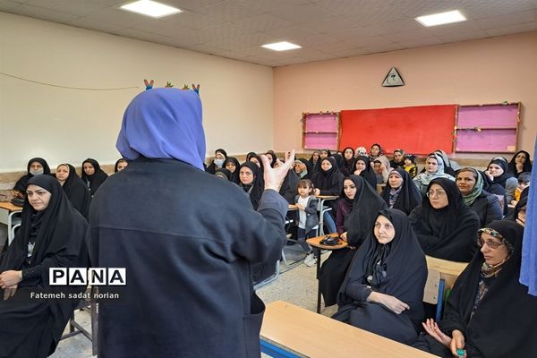 انتخابات انجمن اولیا و مربیان در دبیرستان فاطمه آهنچی منطقه تبادکان