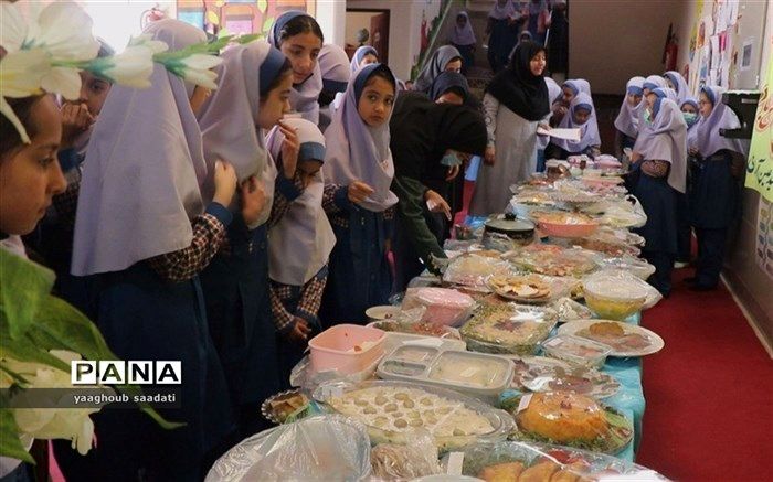 برگزاری جشنواره غذای سالم در فیروزه با هدف ارتباط و مشارکت اولیاء در برنامه‌های مدارس