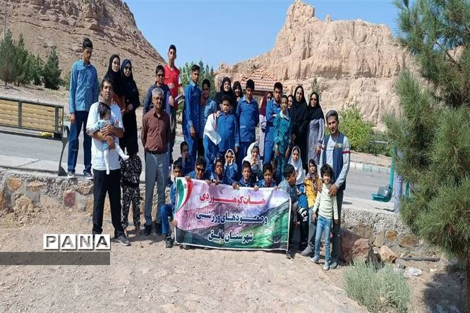 طبیعت گردی دانشآموزان آموزشگاه امید بهمناسبت روز ملی پارالمپیک
