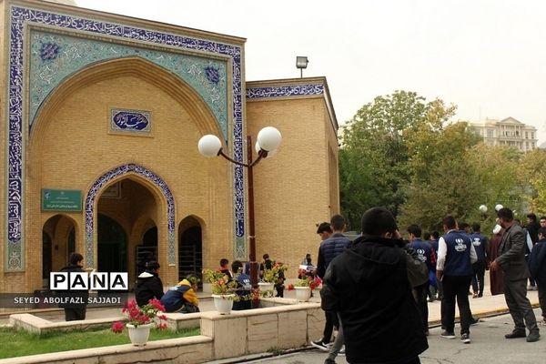 اقامه نماز ظهر و عصر در دومین روز از اردوی ملی خبرنگاری پانا