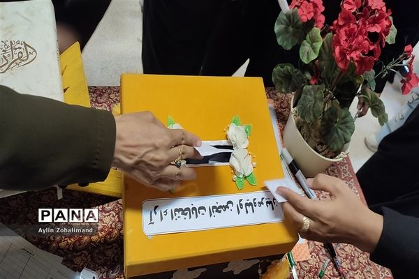 جلسه انتخابات انجمن اولیا در مدرسه شاهد کوثر شهرستان رباط‌کریم