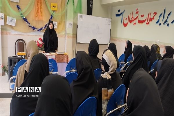 جلسه انتخابات انجمن اولیا در مدرسه شاهد کوثر شهرستان رباط‌کریم