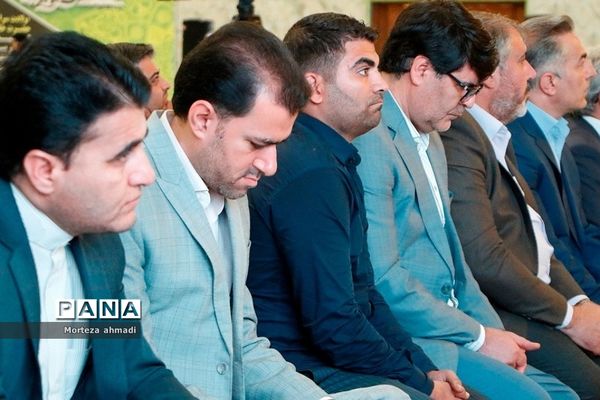 بزرگداشت هفته اولیا و مربیان و تجدید میثاق با آرمان‌های امام راحل در مرقد امام خمینی(ره)