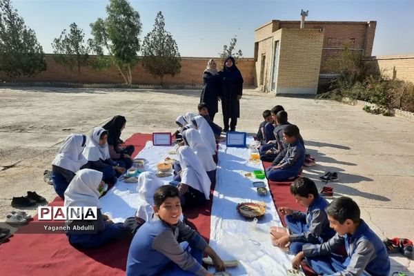 روز جهانی غذا در دبستان محمد منتظری