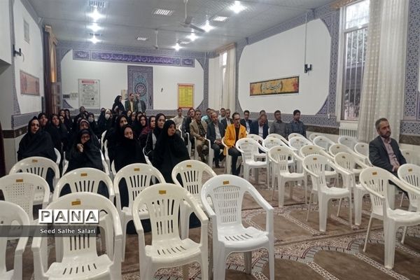 برگزاری جلسه انجمن اولیا و مربیان در دبیرستان شهید بهشتی دوره اول کاشمر