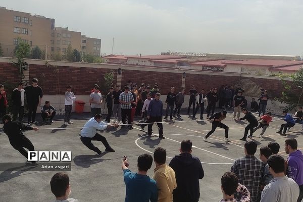مسابقات ورزشی درون مدرسه‌ای در دبیرستان دانش شهریار
