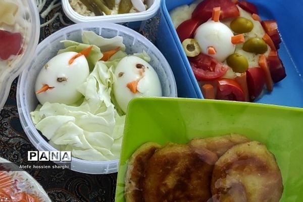 جشنواره غذای سالم در دبستان ایمان رودهن