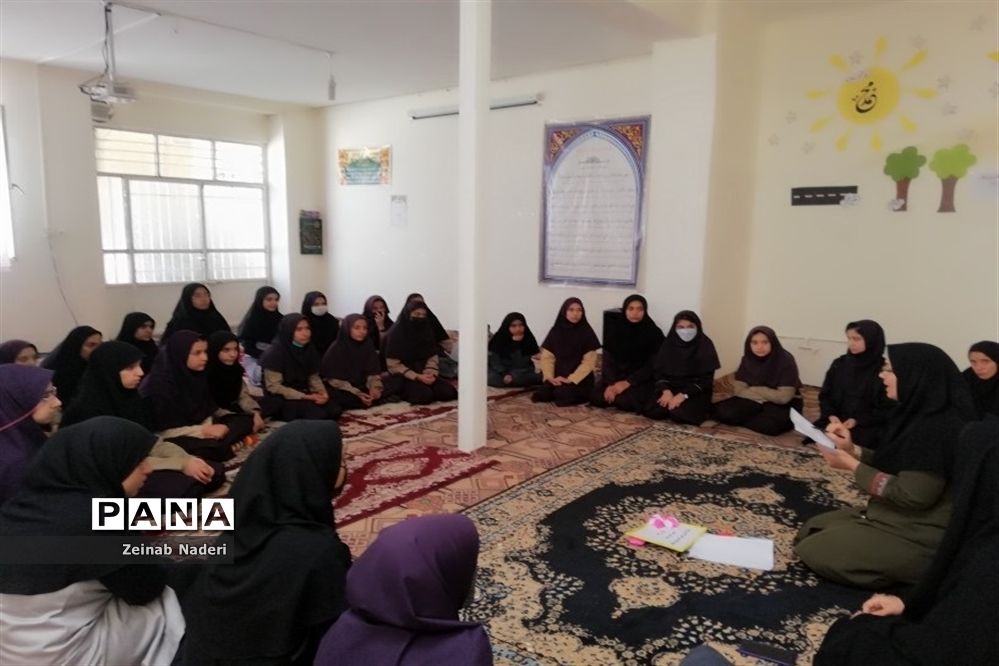 تشکیل جلسه شورای امربه معروف و گرامیداشت هفته پدافند غیر عامل در دبیرستان دخترانه رفعت