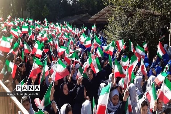 اجرای سرود دو هزار دانش‌آموز به نیت دو هزار شهید در ساری