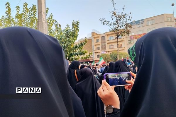 تجمع مردم تهران علیه جنایات رژیم صهیونسیتی در میدان انقلاب