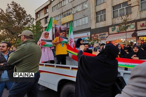 تجمع مردم تهران علیه جنایات رژیم صهیونسیتی در میدان انقلاب