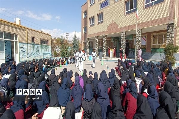 برگزاری مسابقه ورزشی به‌مناسبت هفته تربیت‌بدنی  در دبیرستان حضرت فاطمه زهرا ( س) شهرستان‌فیروزکوه