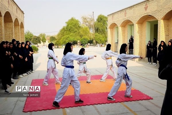 افتتاحیه المپیاد ورزشی درون مدرسه‌ای در شهرستان پارسیان