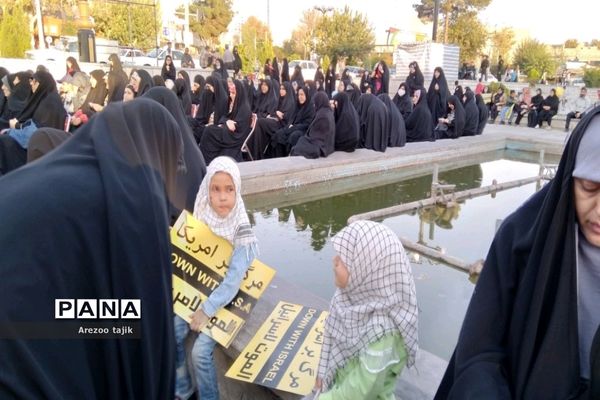 تجمع بانوان و کودکان در حمایت از مردم مظلوم فلسطین در مسجد جامع تاریخی شهرستان‌ورامین