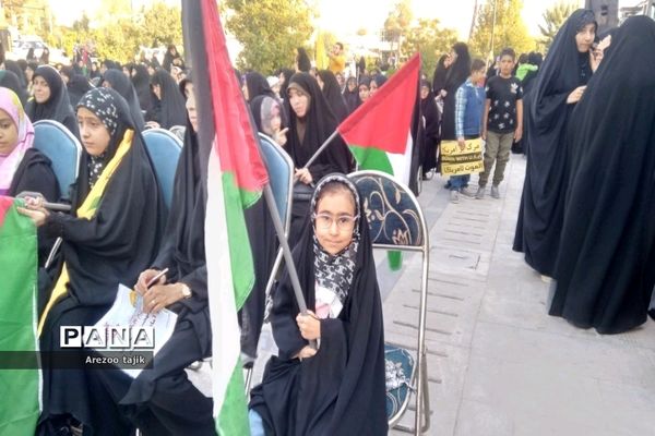تجمع بانوان و کودکان در حمایت از مردم مظلوم فلسطین در مسجد جامع تاریخی شهرستان‌ورامین