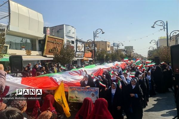 اجرای سرود هزار نفری یکصدا ایران در ساوه