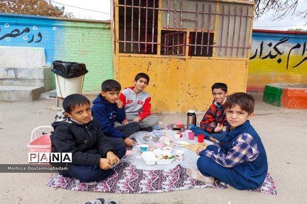 صبحانه سلامت در دبستان پسرانه سلمان فارسی شهرستان شیروان