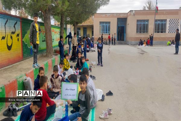 صبحانه سلامت در دبستان پسرانه سلمان فارسی شهرستان شیروان