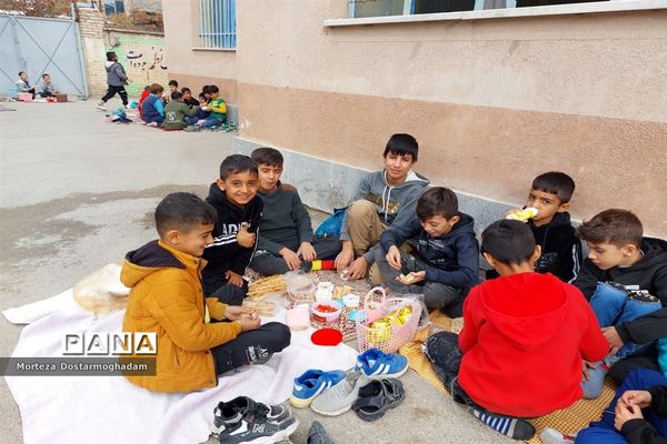 صبحانه سلامت در دبستان پسرانه سلمان فارسی شهرستان شیروان