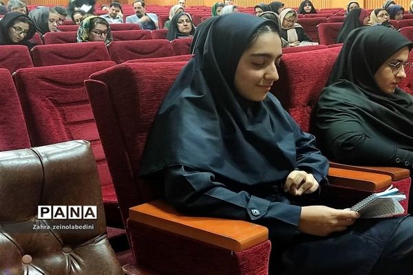 جلسه انجمن اولیاءدر دبیرستا‌ن‌های شیراز