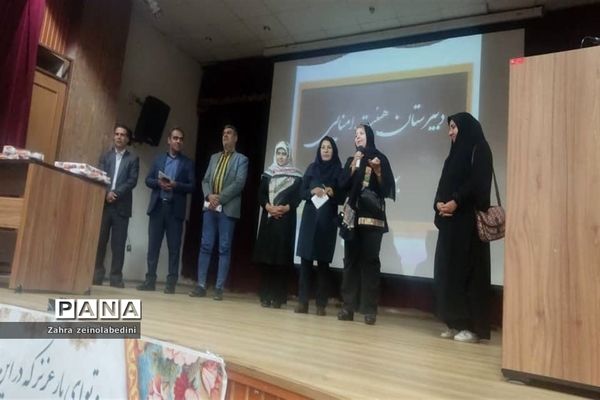 جلسه انجمن اولیاءدر دبیرستا‌ن‌های شیراز