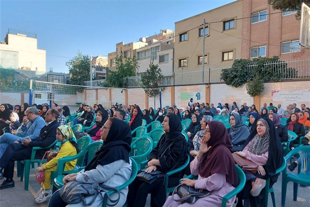 انتخابات انجمن اولیا و مربیان در دبیرستان خدیجه کبری اصفهان