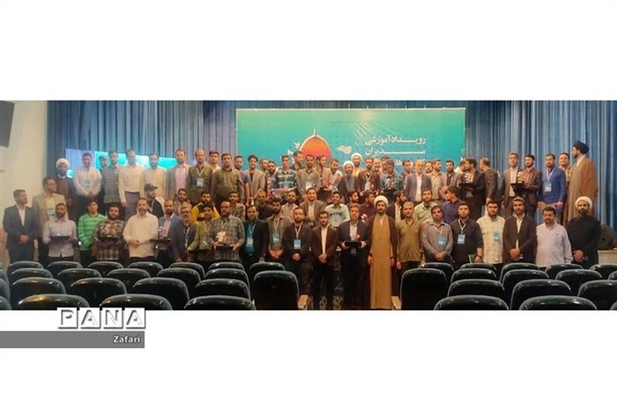 مدیر کانون فرهنگی هنری مسجد مسلم بن عقیل شیروان موفق به دریافت جایزه کشوری شد