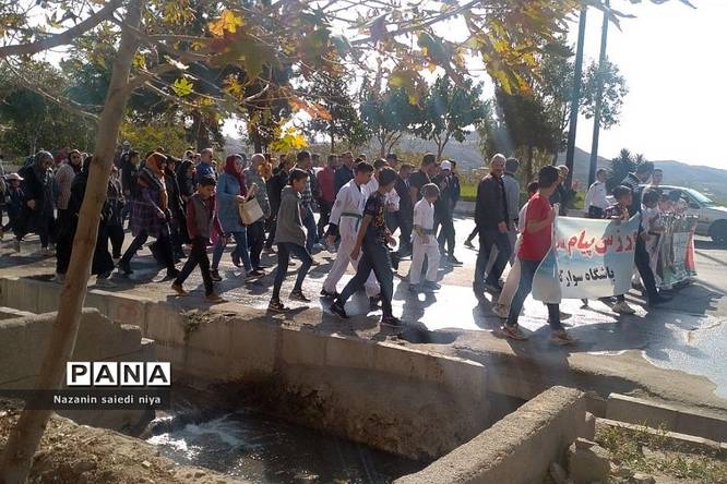 همایش پیاده‌روی خانوادگی در پارک پرچم رودهن