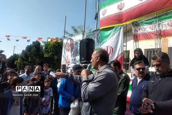 همایش پیاده‌روی خانوادگی در پارک پرچم رودهن