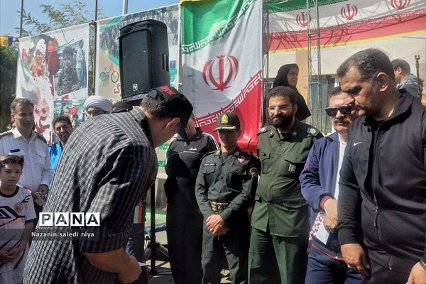 همایش پیاده‌روی خانوادگی در پارک پرچم رودهن