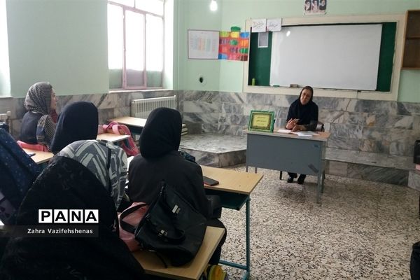 انتخابات انجمن اولیا و مربیان و جلسه دیدار با اولیا در مدرسه دخترانه شهید خاقانی شهرستان شیروان