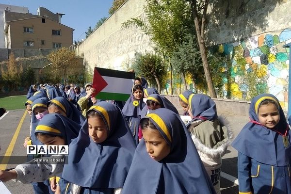 اعتراض دانش‌آموزان دبستان شهید سجادیان رودهن به رژیم صهیونیستی