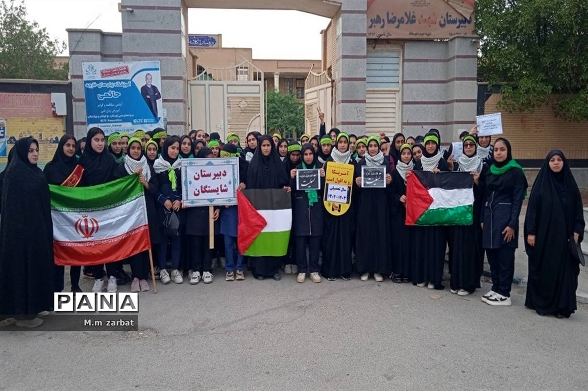 اجتماع دانش‌آموزان و مردم شهرستان آبادان در حمایت از مردم فلسطین
