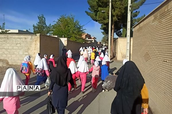 پیاده‌روی بزرگ دانش‌آموزی در شهر سورمق