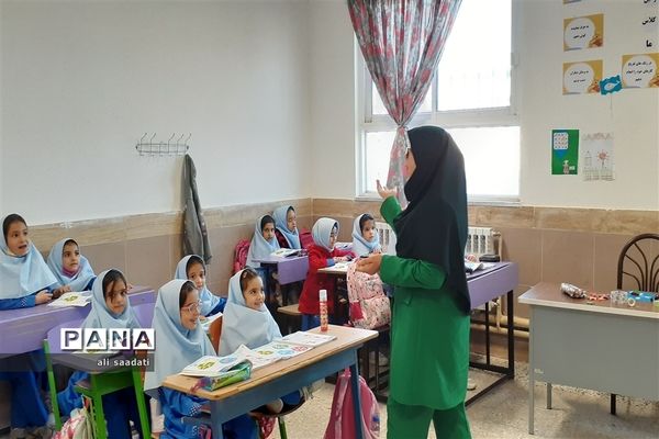 بازدید مدیر آموزش و پرورش شهرستان کلات از کلاس‌های درس آموزشگاه دخترانه ابتدایی شهید علوی شهر زاوین