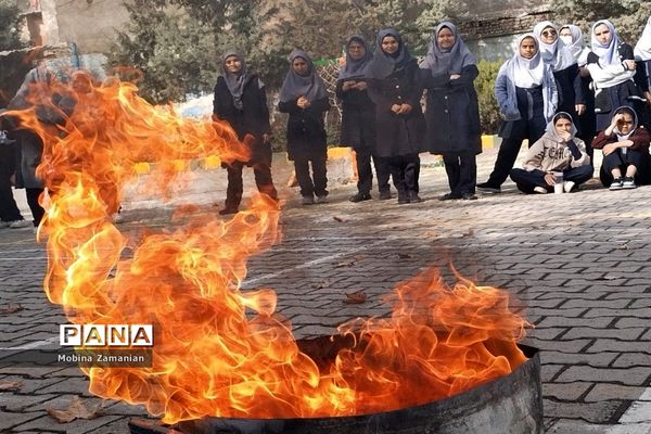 بزرگداشت هفته‌ پدافند غیرعامل در دبیرستان شاهد شهید حمامی