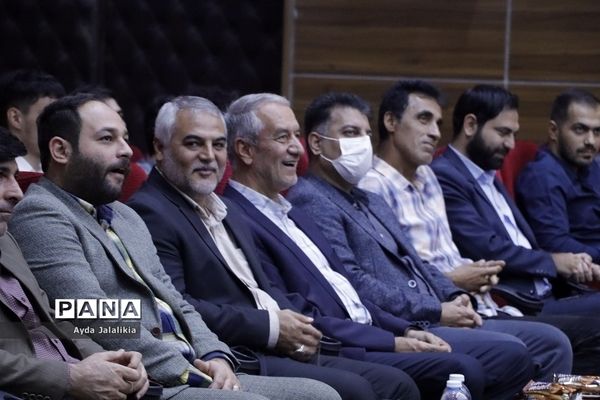 مراسم تقدیر از قهرمانان و مدال‌آوران ورزشی آموزش و پرورش اسلامشهر