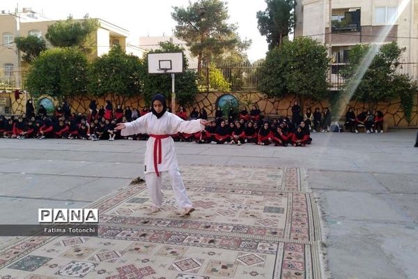 المپیاد ورزشی درون مدرسه‌ای در دبیرستان دخترانه حاج علی اکبر بهادر گراشی